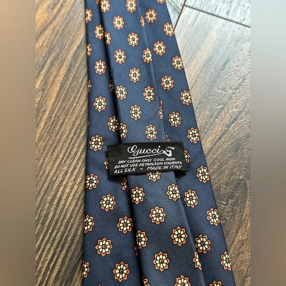 Vintage Gucci Wide Silk Tie 4.5” Navy Floral Medallion Made in Italy